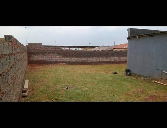 2 BEDROOM HOUSE FOR SALE IN SOTHO SECTION